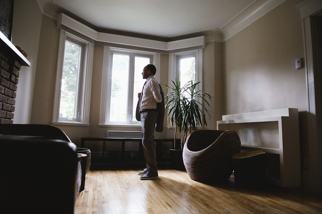 Groom getting ready in Montreal: Abelle photographie