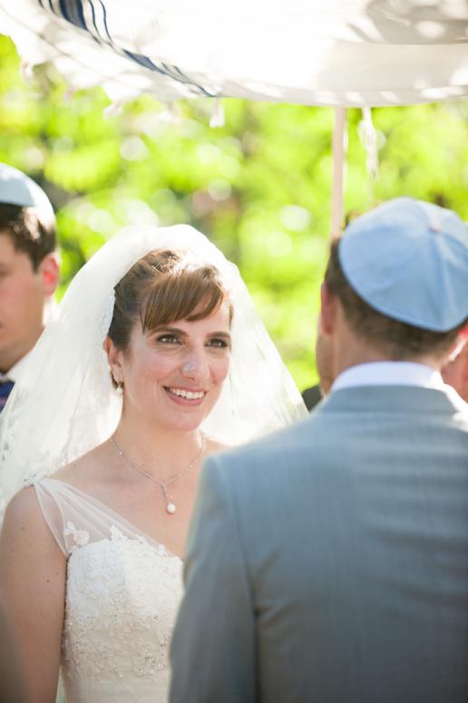 Wedding ceremony at Parc Jean-Drapeau, Montreal: Abelle photographie