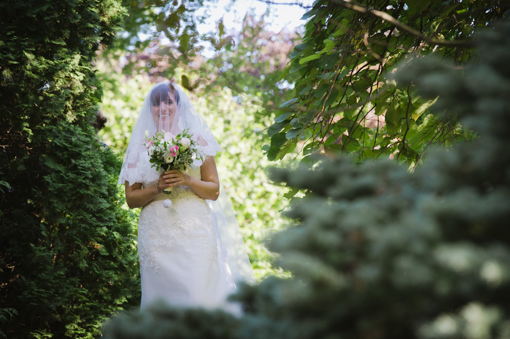 Wedding ceremony at Parc Jean-Drapeau, Montreal: Abelle photographie