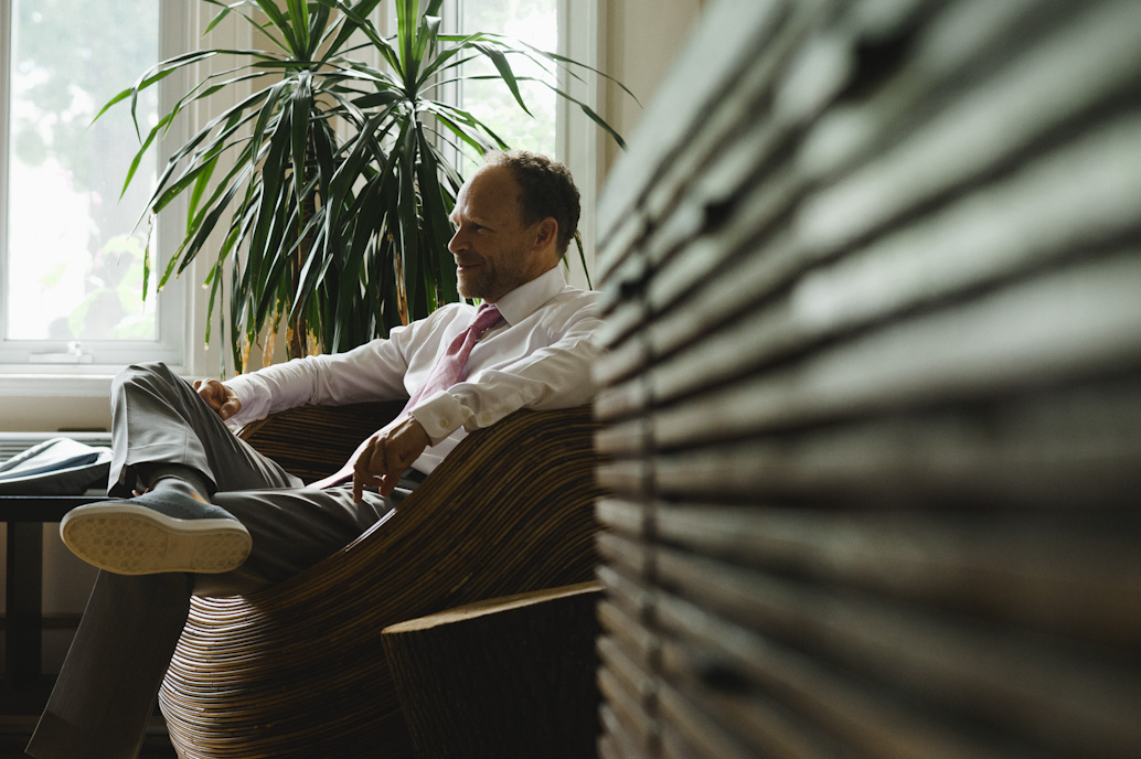 Groom getting ready in Montreal: Abelle photographie