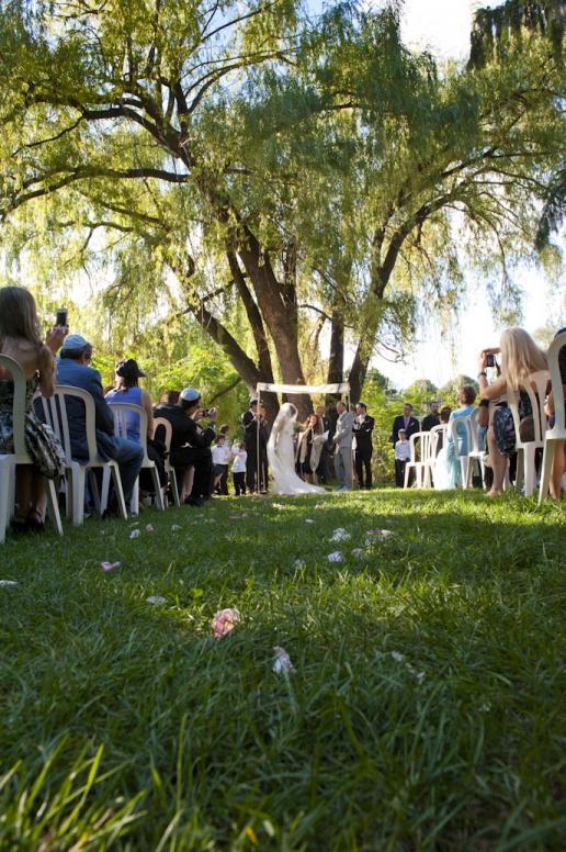 Wedding ceremony at Parc Jean-Drapeau, Montreal: Abelle photographie