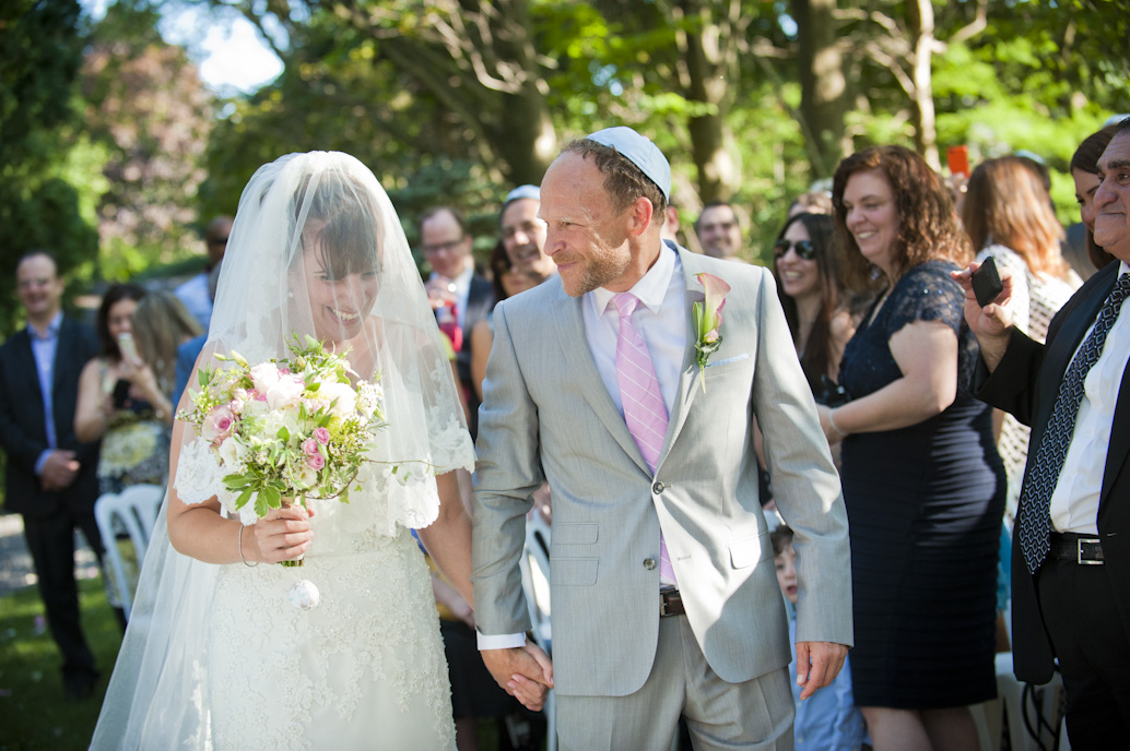 Wedding ceremony at Parc Jean-Drapeau, Montreal: Abelle photographie